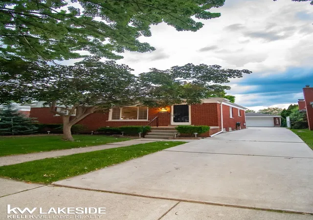 Homes for sale in Saint Clair Shores, MI | 21606 Arrowhead St, Saint Clair Shores, MI 48082 | MLS# 50203315
