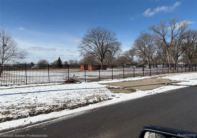 2nd image of 2701 Branch Rd, Flint, MI 48506 2918 | MLS# 60971948