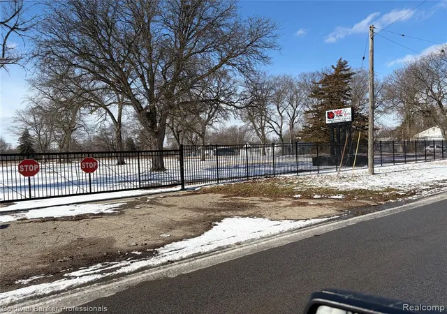 3rd image of 2701 Branch Rd, Flint, MI 48506 2918 | MLS# 60971948