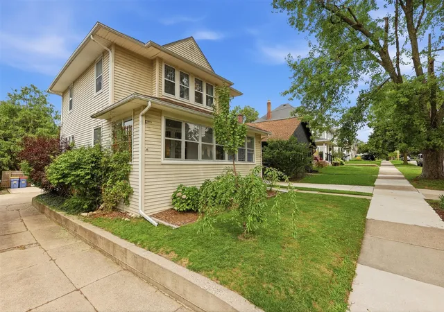 Photo 3 of Single family home for sale at 45 Benjamin Ave, Grand Rapids, MI 49503 | MLS# 70553324 | Listing updated on 2026-09-16