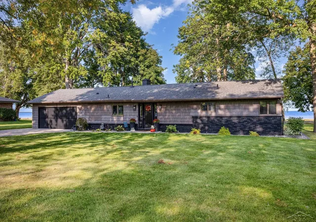 2nd image of 44 N Linwood Beach Rd, Linwood, MI 48634 | MLS# 50213430