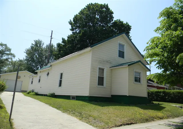 Homes for sale in Ludington, MI | 302 First St, Ludington, MI 49431 | MLS# 70475716