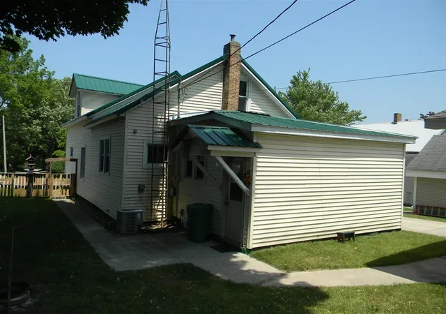 Homes for sale in Ludington, MI | 302 First St, Ludington, MI 49431 | MLS# 70475716