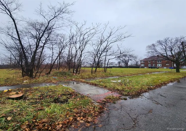 Photo 4 of Sale Pending at 5069 Wabash St, Detroit, MI 48208 | MLS# 60969987 | Listing updated on 2026-07-23