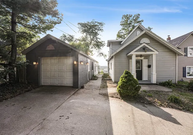 Homes for sale in Grand Rapids, MI | 729 Fairview Ave, Grand Rapids, MI 49503 | MLS# 70493206