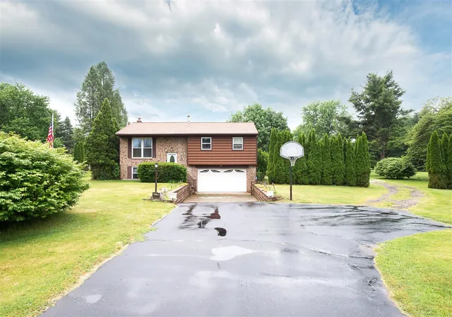 Homes for sale in Pinckney, MI | 4338 Swarthout Rd, Pinckney, MI 48169 | MLS# 70538719