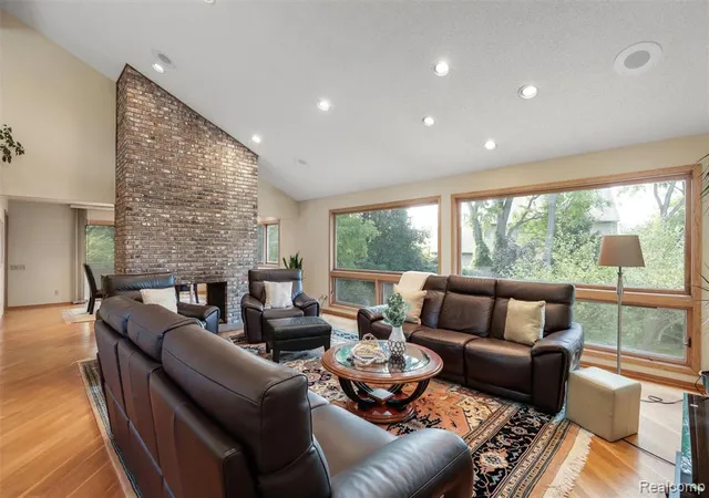 Photo 3 of Sale Pending at 4972 Champlain Cir, West Bloomfield, MI 48323 3527 | MLS# 61023450 | Listing updated on 2026-09-08