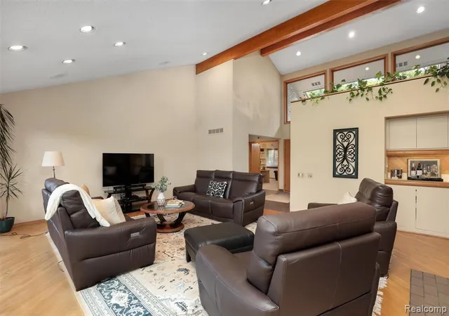 Photo 4 of Sale Pending at 4972 Champlain Cir, West Bloomfield, MI 48323 3527 | MLS# 61023450 | Listing updated on 2026-09-08