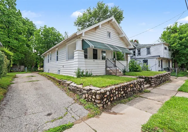 Homes for sale in Battle Creek, MI | 42 Grand Ave, Battle Creek, MI 49037 | MLS# 70541165