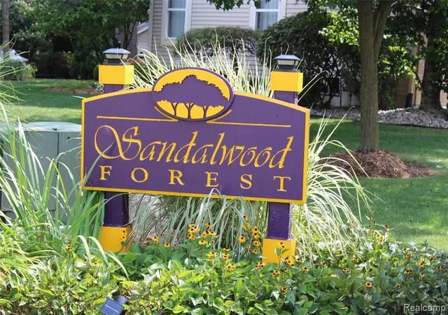 2nd image of 5311 Sandalwood Ct, Grand Blanc, MI 48439 | MLS# 61021503