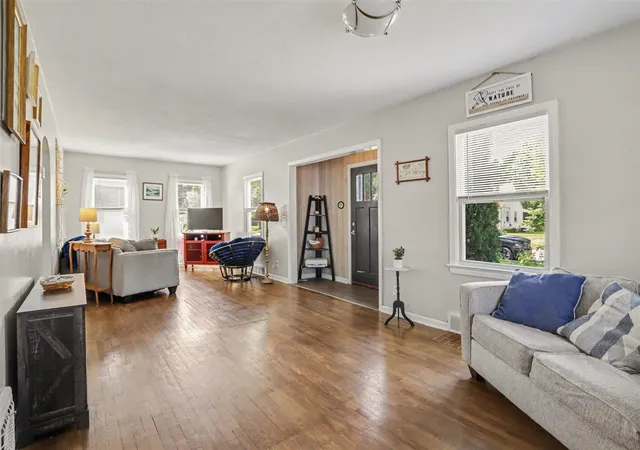 Photo 3 of Sale Pending at 2140 Royce Ave, Kalamazoo, MI 49001 | MLS# 70543182 | Listing updated on 2026-09-10