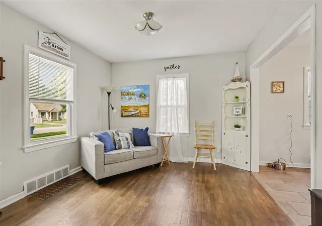Photo 4 of Sale Pending at 2140 Royce Ave, Kalamazoo, MI 49001 | MLS# 70543182 | Listing updated on 2026-09-10