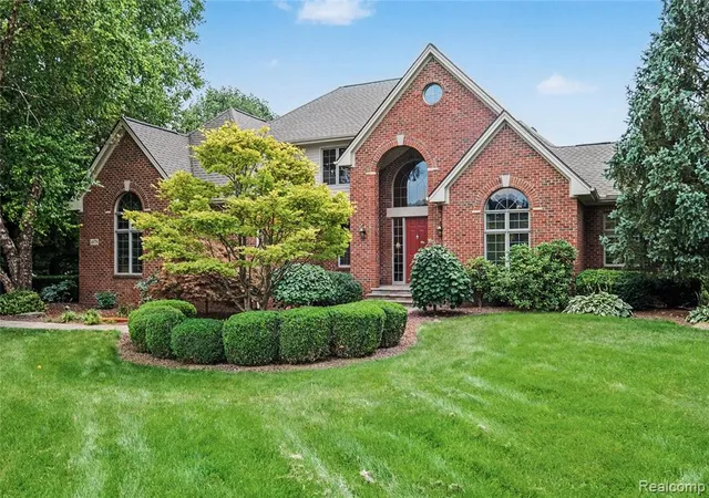 2nd image of 4678 Edinburgh Dr, Howell, MI 48843 | MLS# 61021767