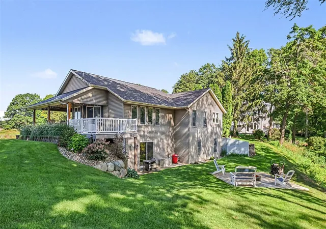 Photo 2 of Sale Pending at 569 Hawksnest Dr, South Haven, MI 49090 | MLS# 70555146 | Listing updated on 2026-10-02