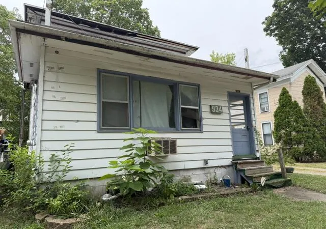 Photo 3 of Sale Pending at 934 Osborne St, Kalamazoo, MI 49001 | MLS# 70555292 | Listing updated on 2026-09-10