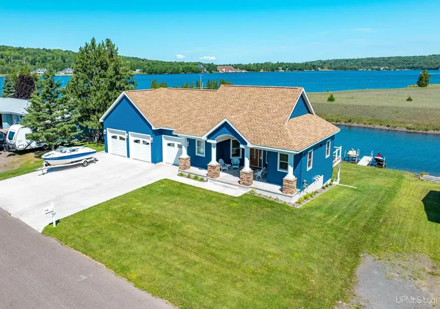 1st image of 7023 Sandpiper Dr, Houghton, MI 49931 | MLS# 50218186