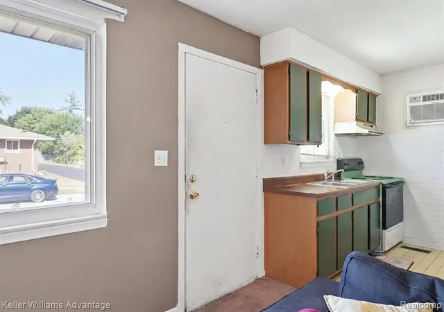 5th image of 30646 Krauter St, Garden City, MI 48135 | MLS# 61018309