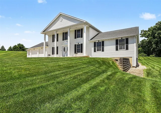 2nd image of 31 E Suttons Rdg, Battle Creek, MI 49014 | MLS# 70539614