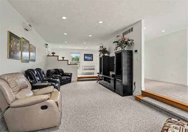 4th image of 31 E Suttons Rdg, Battle Creek, MI 49014 | MLS# 70539614