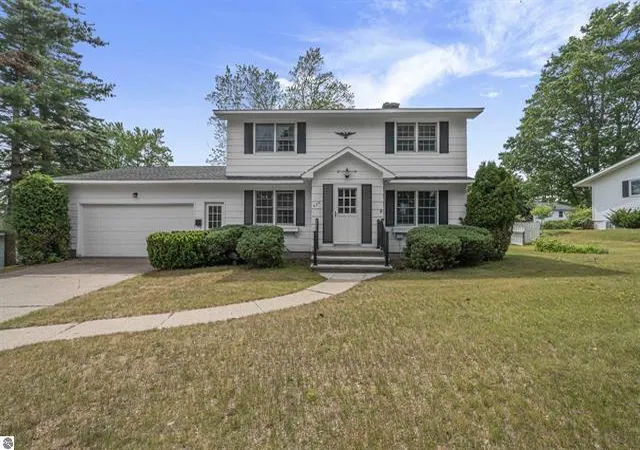 2nd image of 424 Crestview Pl, Cadillac, MI 49601 | MLS# 70540127