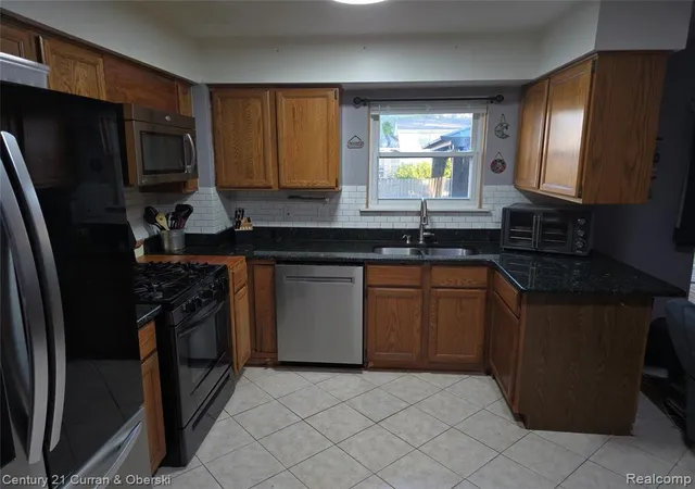 Homes for sale in Woodhaven, MI | 22139 Reinhardt St, Woodhaven, MI 48183 | MLS# 61007012