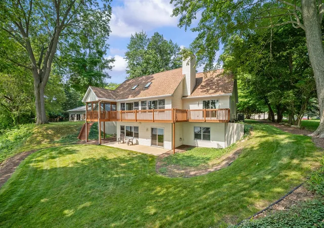 Photo 5 of Single family home for sale at 9895 Lakeview Dr, Berrien Springs, MI 49103 | MLS# 70545857 | Listing updated on 2026-08-14