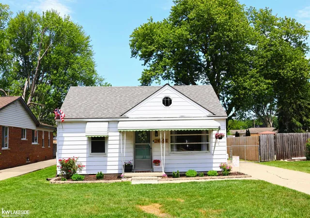 Homes for sale in Harrison Township, MI | 24695 Trombley St, Harrison Township, MI 48045 | MLS# 50210292