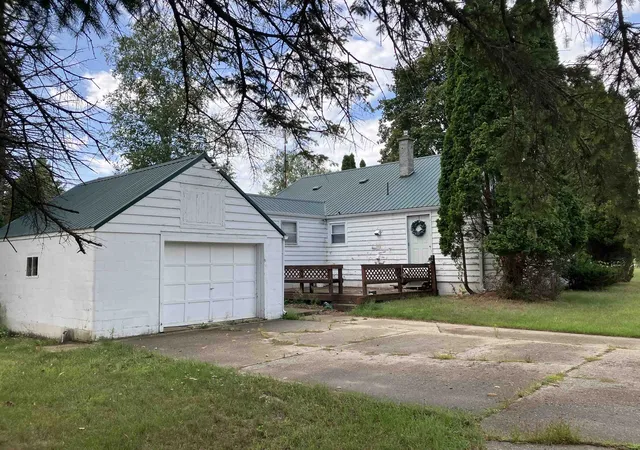Photo 1 of Single family home for sale at 863 S M18 Hwy, Gladwin, MI 48624 | MLS# 50219970 | Listing updated on 2026-09-13