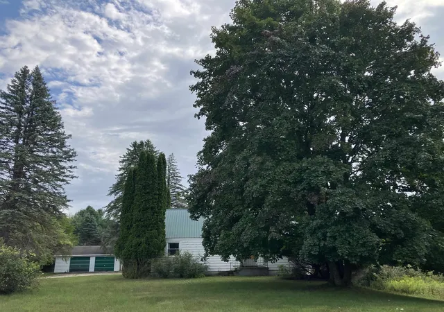 Photo 3 of Single family home for sale at 863 S M18 Hwy, Gladwin, MI 48624 | MLS# 50219970 | Listing updated on 2026-09-13