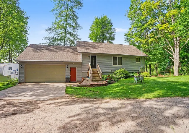 Homes for sale in Hesperia, MI | 9039 E Ensign Ct, Hesperia, MI 49421 | MLS# 70542287