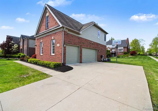 Photo 3 of Single family home for sale at 50371 Langley Dr, Novi, MI 48374 2564 | MLS# 61025861 | Listing updated on 2026-09-13