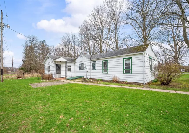 Homes for sale in Dowagiac, MI | 55796 92nd Ave, Dowagiac, MI 49047 | MLS# 70523677