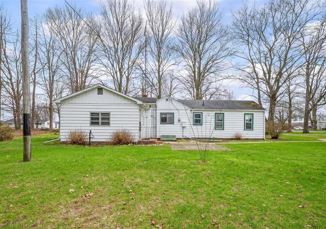 Homes for sale in Dowagiac, MI | 55796 92Nd Ave, Dowagiac, MI 49047 | MLS# 70523677