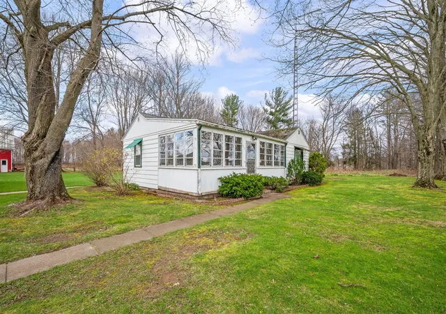 Homes for sale in Dowagiac, MI | 55796 92Nd Ave, Dowagiac, MI 49047 | MLS# 70523677
