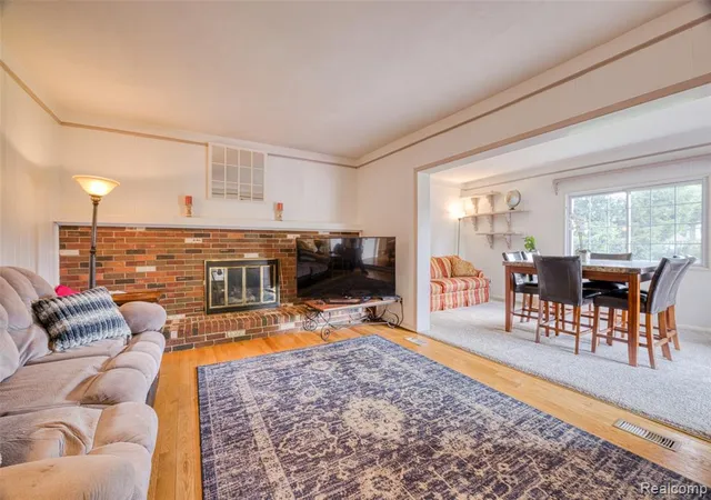 4th image of 35484 Bennett St, Livonia, MI 48152 2923 | MLS# 61005241