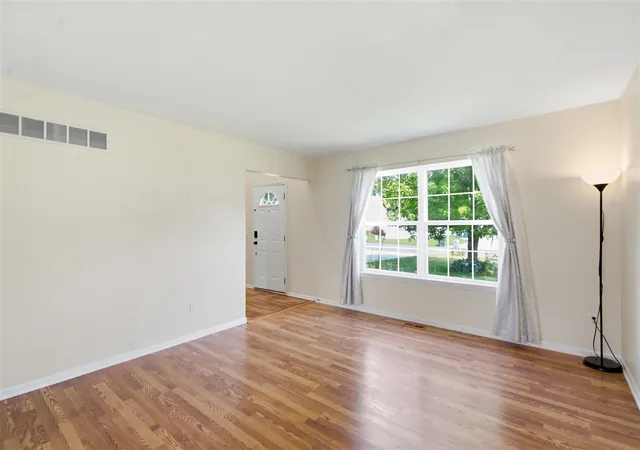 Photo 4 of Single family home for sale at 5251 Stapleton Dr, Kalamazoo, MI 49009 | MLS# 70554061 | Listing updated on 2026-09-22
