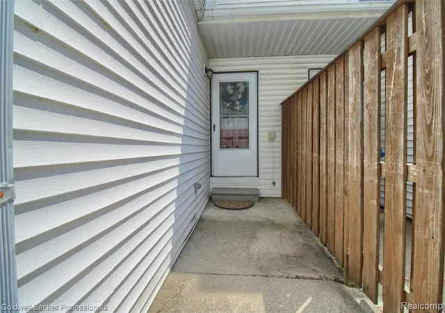 Photo 2 of Sale Pending at 38351 Warner Farms Dr, Westland, MI 48185 | MLS# 61018526 | Listing updated on 2026-09-11