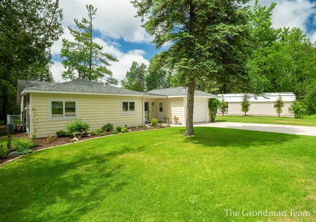 Homes for sale in Alanson, MI | 7170 Spring St, Alanson, MI 49706 | MLS# 70537700