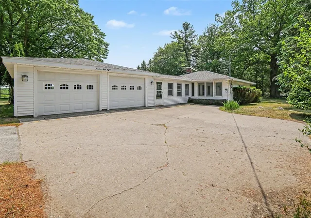 3rd image of 1358 N Lakeshore Dr, Ludington, MI 49431 | MLS# 70538155