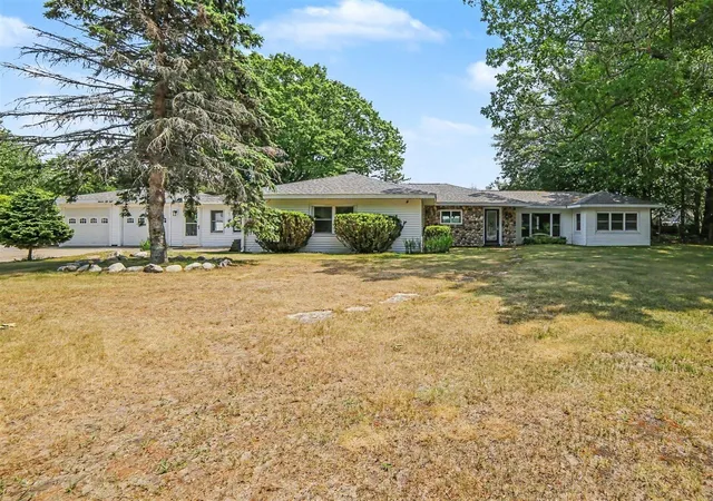 5th image of 1358 N Lakeshore Dr, Ludington, MI 49431 | MLS# 70538155