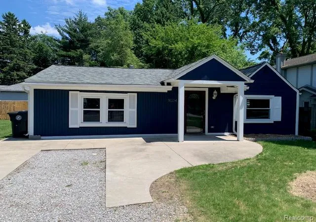 1st image of 18334 Irving St, Livonia, MI 48152 3023 | MLS# 61008168