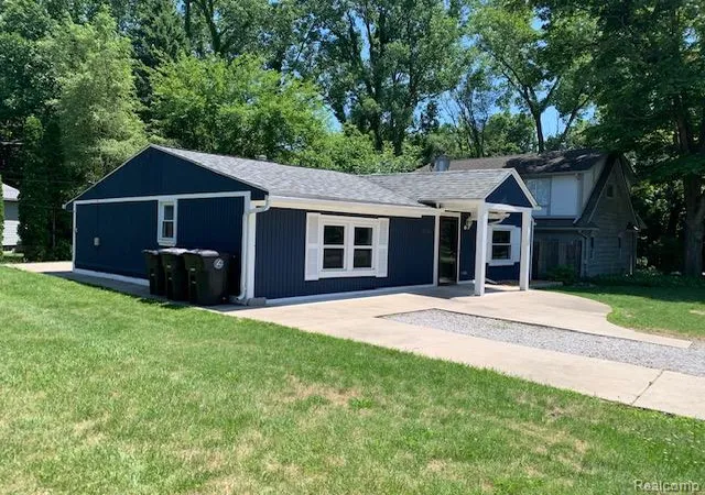 2nd image of 18334 Irving St, Livonia, MI 48152 3023 | MLS# 61008168
