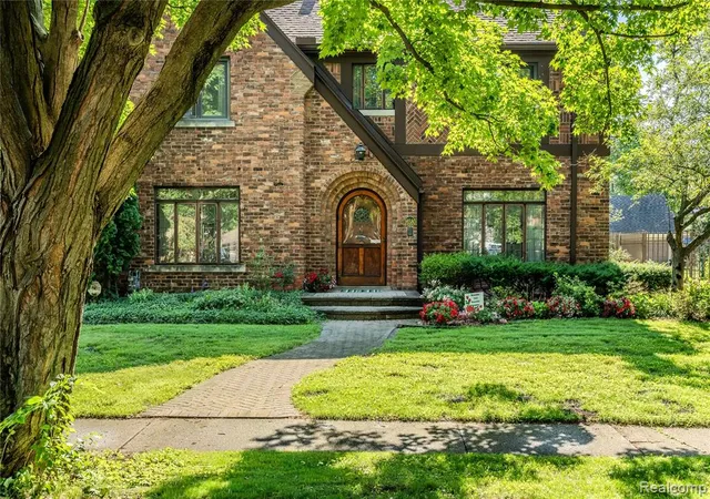 1st image of 16580 Westmoreland Rd, Detroit, MI 48219 | MLS# 61008290