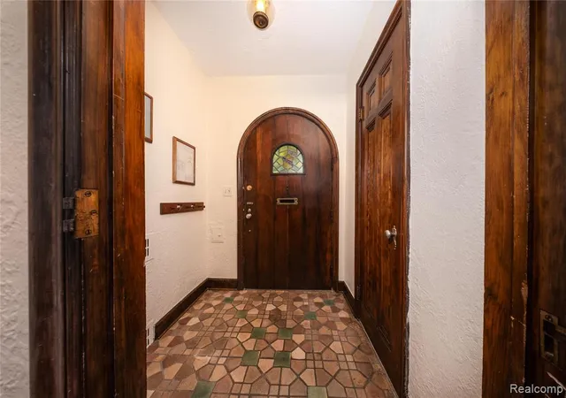 3rd image of 16580 Westmoreland Rd, Detroit, MI 48219 | MLS# 61008290