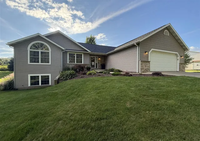 Photo 1 of Sale Pending at 6511 N 14th St, Kalamazoo, MI 49009 | MLS# 70554082 | Listing updated on 2026-08-27