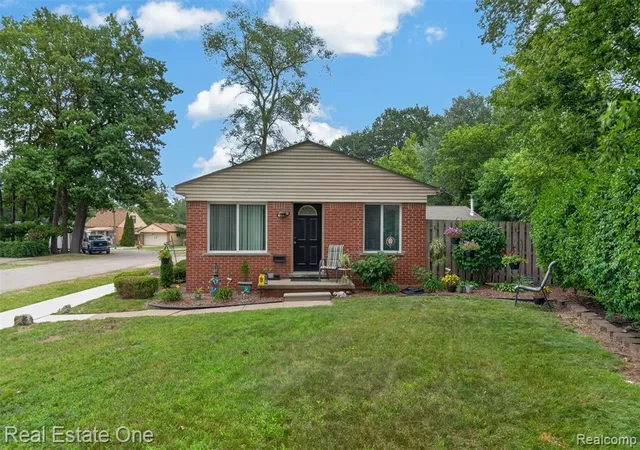 Photo 2 of Single family home for sale at 26212 Park Ct, Madison Heights, MI 48071 | MLS# 61015835 | Listing updated on 2026-09-05
