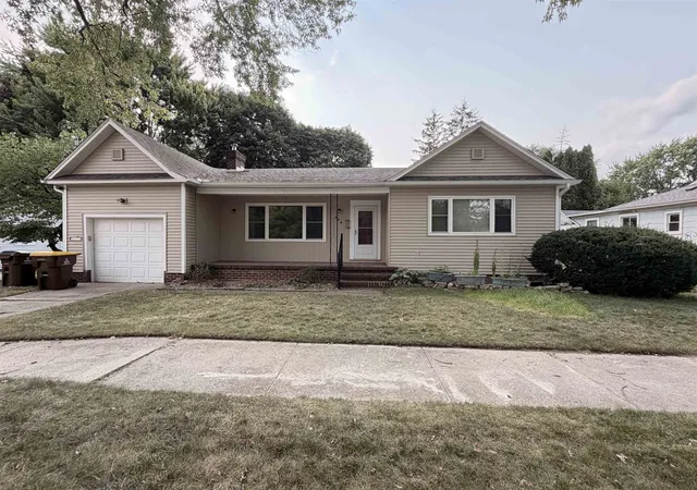 1st image of 404 S Elizabeth St, Mount Pleasant, MI 48858 | MLS# 50218251