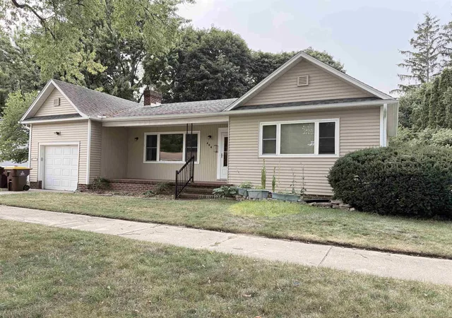 3rd image of 404 S Elizabeth St, Mount Pleasant, MI 48858 | MLS# 50218251