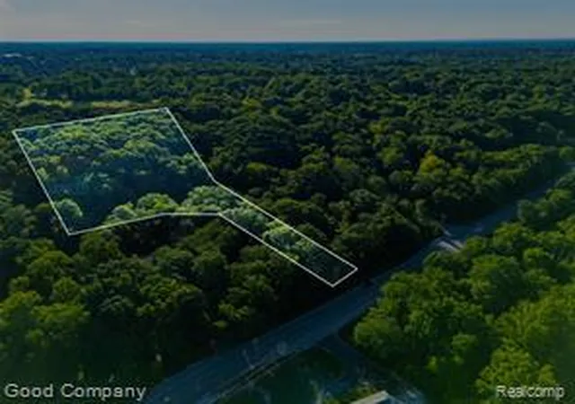 1st image of 4575 Orion Rd, Rochester, MI 48306 | MLS# 61008294