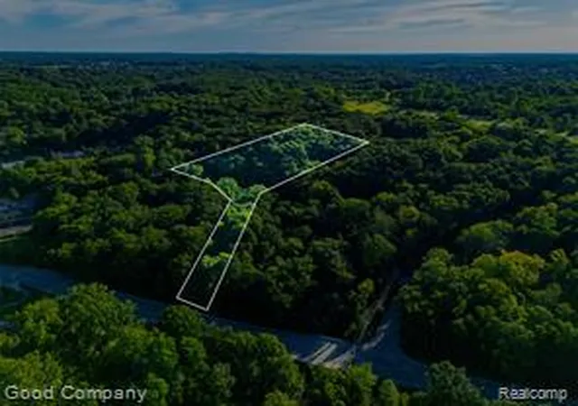 2nd image of 4575 Orion Rd, Rochester, MI 48306 | MLS# 61008294